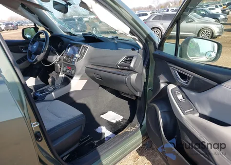 2019 Subaru Forester Premium z USA, uszkodzony, nr VIN JF2SKAEC0KH438504